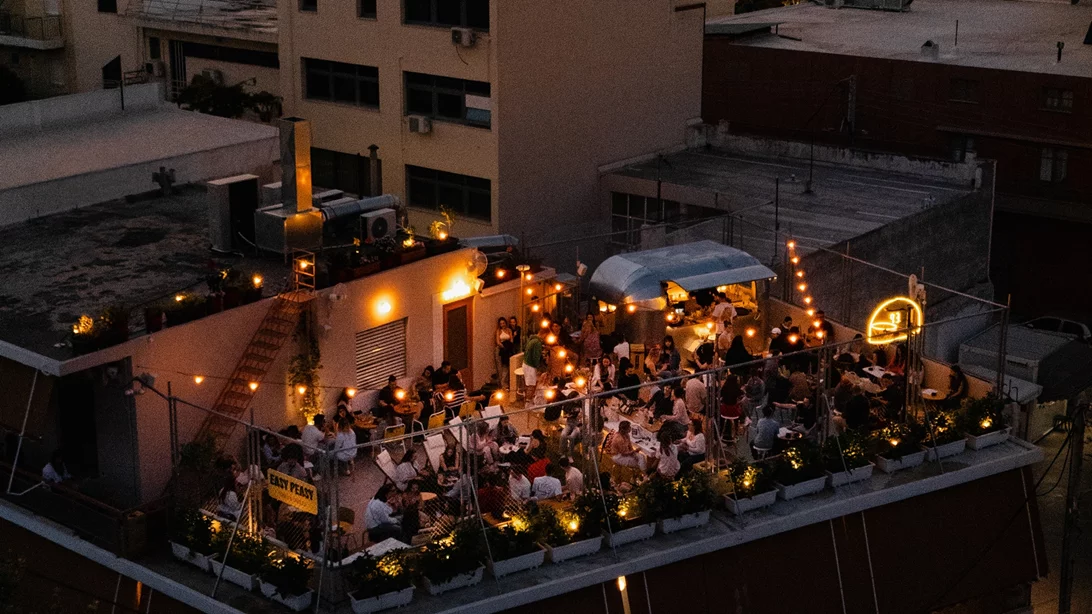 Στο Περιστέρι υπάρχει μια από τις πιο cool ταράτσες της Αθήνας