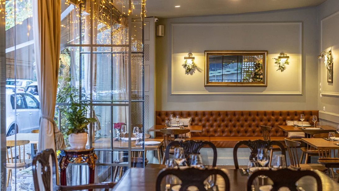 "Καρπός":  Φιλοξενία, ζεστασιά και ποιοτική ελληνική κουζίνα