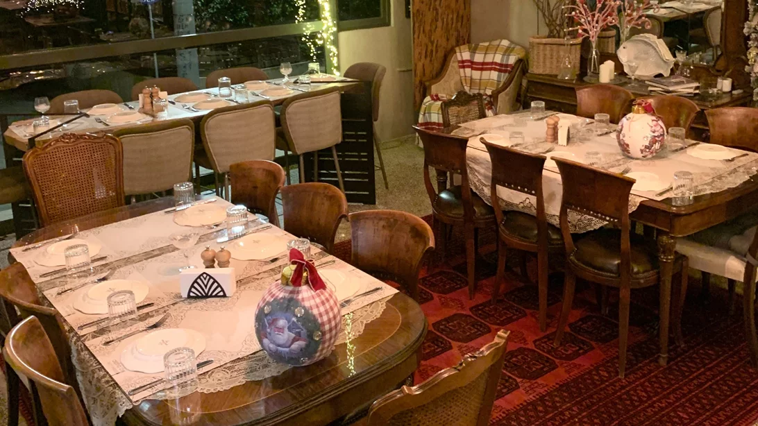 "Alpha Pi Deli & Wine Resto Bar": Festive shopping & eating