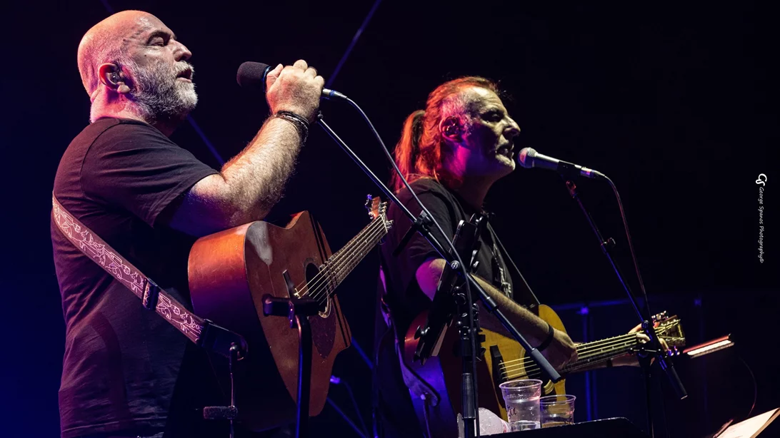 Με ποιους καλλιτέχνες συνεχίζουν να τραγουδούν "για τις παλιές αγάπες..." οι Πυξ Λαξ όλα τα Σάββατα του Ιανουαρίου;