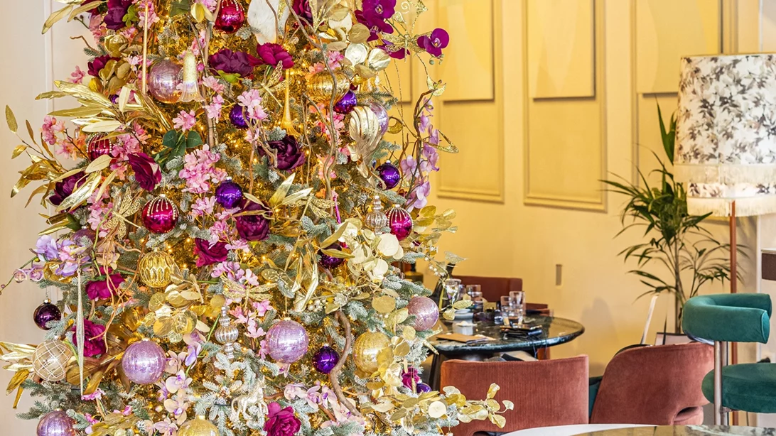 "Da Sotto": All-day απολαύσεις στη στολισμένη Πλατεία Ελευθερίας