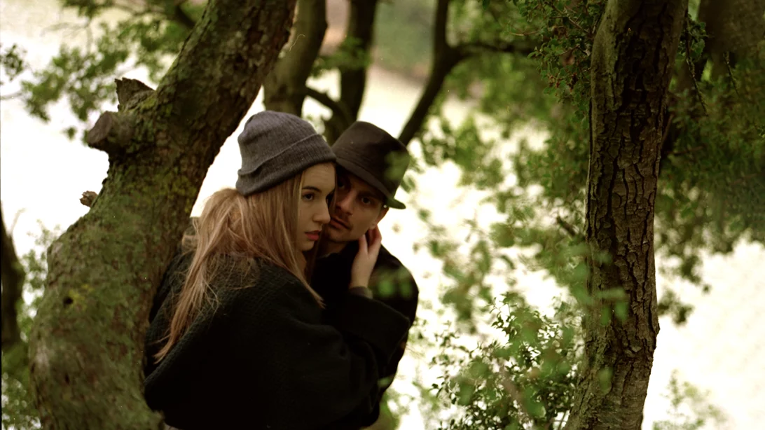 "Κίτρινο Φεγγάρι": Το έργο που μιλά για την ψυχική υγεία των νέων κάνει θεατρική πρεμιέρα στις 15 Ιανουαρίου