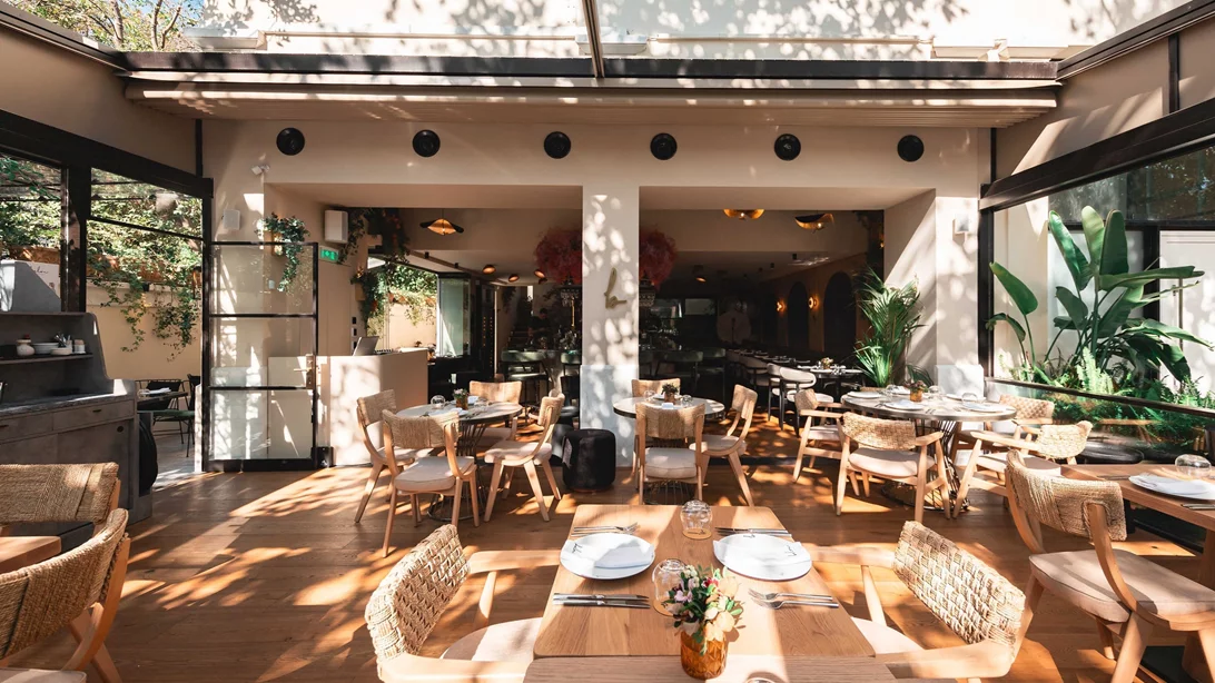 Video walkthrough: Η Ναταλία Δραγούμη απολαμβάνει τις γευστικές προτάσεις του "Belon"