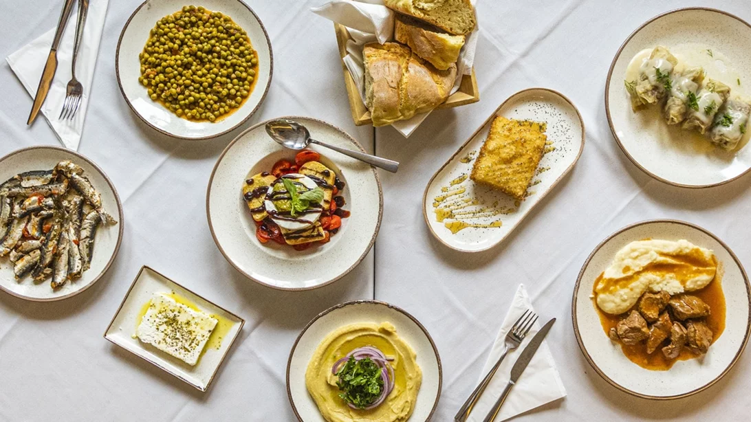 Τα κατσαρολάδικα του Κολωνακίου: πού τρώμε μαγειρευτά στην posh γειτονιά του Κέντρου;