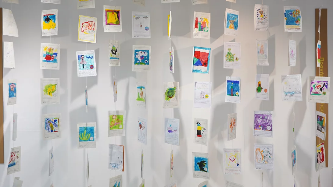 Το Μουσείο Κυκλαδικής Τέχνης μεταμορφώνεται από τις ζωγραφιές των παιδιών