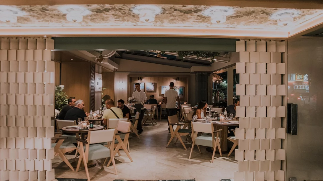 Video walkthrough: H Ναταλία Δραγούμη δοκιμάζει την casual dining εμπειρία του "Opus Inner Pleasure"