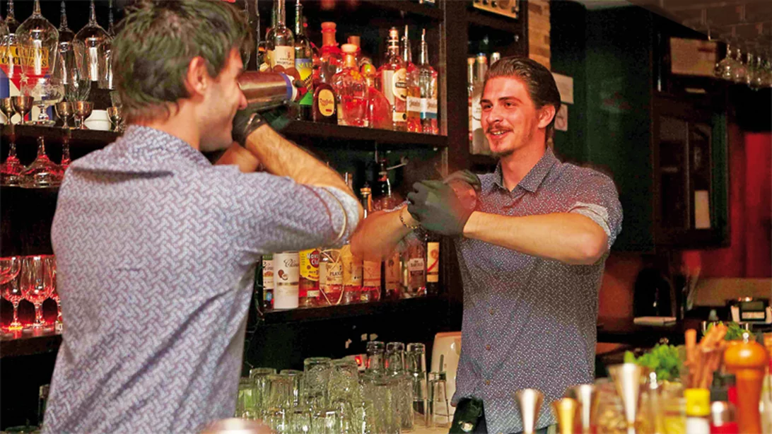 26 μπαρ έκπληξη σε γειτονιές outsider