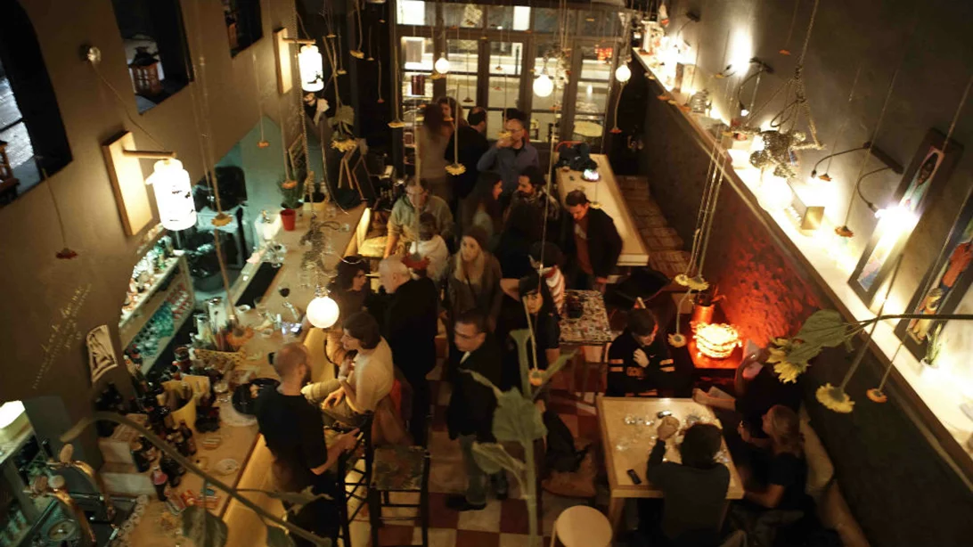 Βρήκαμε τα μπαρ με έντονα flirty vibes