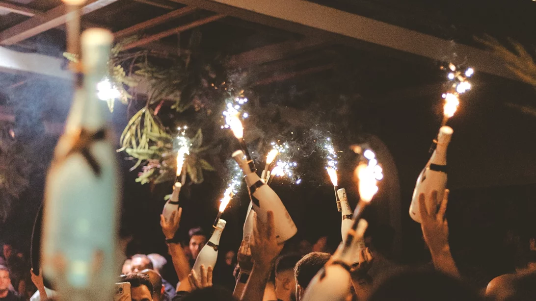 "Akanthus": Το σποτ που φωνάζει καλοκαίρι