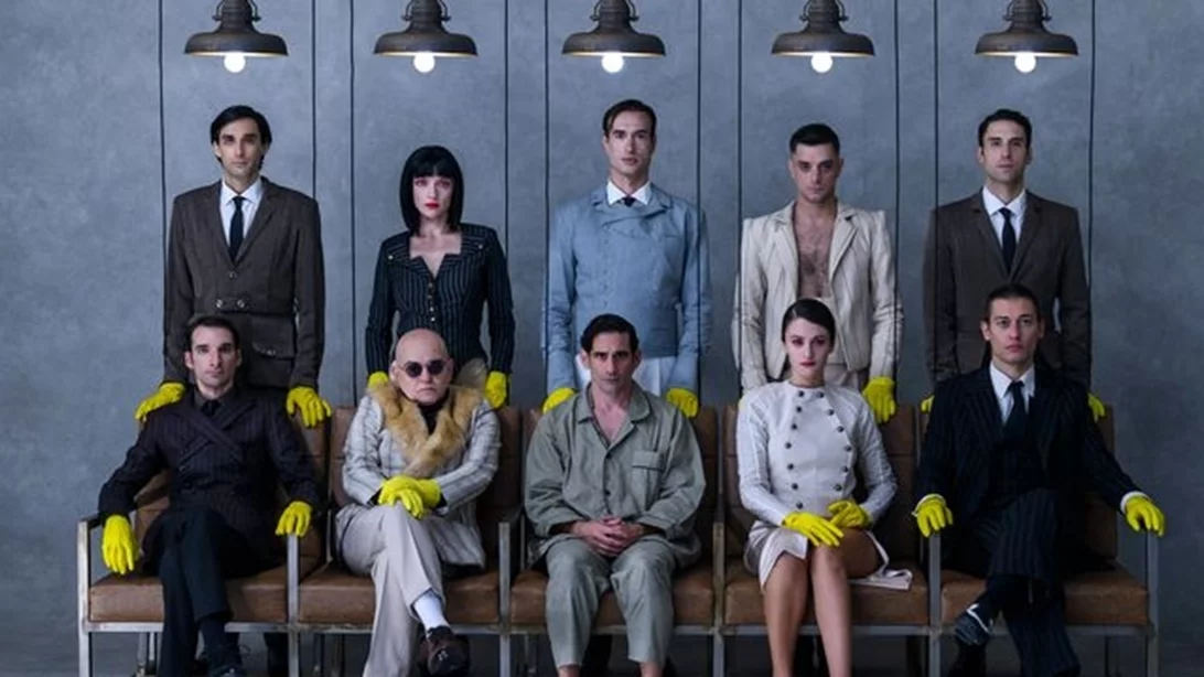 Με sold out παραστάσεις ξεκινά "Η δίκη" του Άρη Μπινιάρη