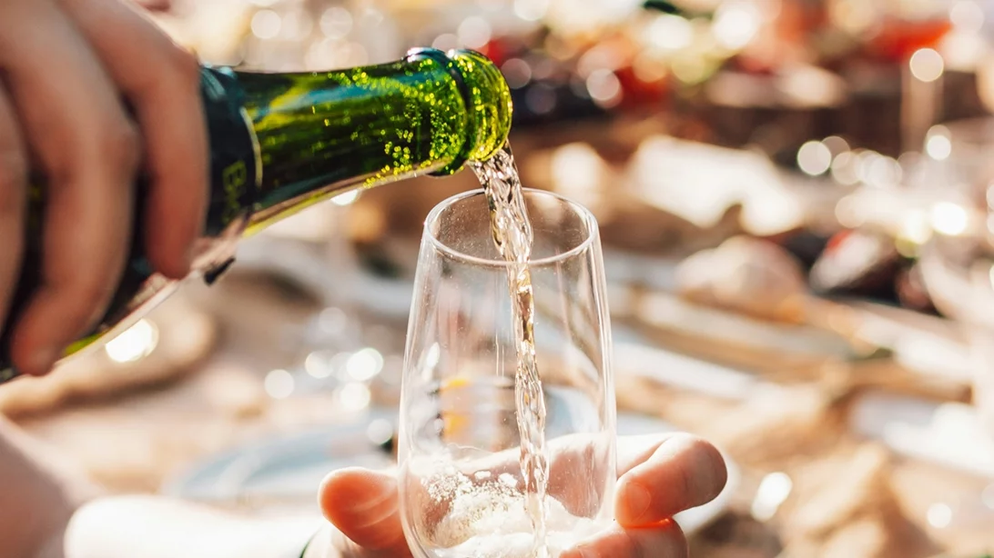 Το πιο απρόβλεπτο gastro-party είναι βουτηγμένο στο αλάτι και στις φυσαλίδες