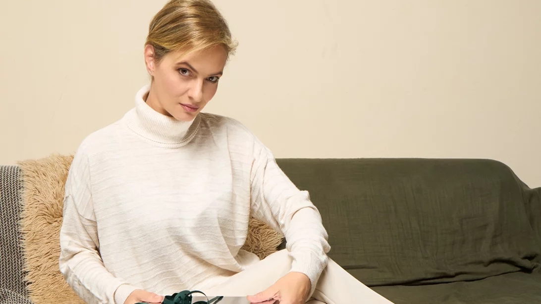 Από την κωμωδία στο δράμα: Η Αγγελική Μαρίνου ανάμεσα σε δύο θεατρικά σύμπαντα