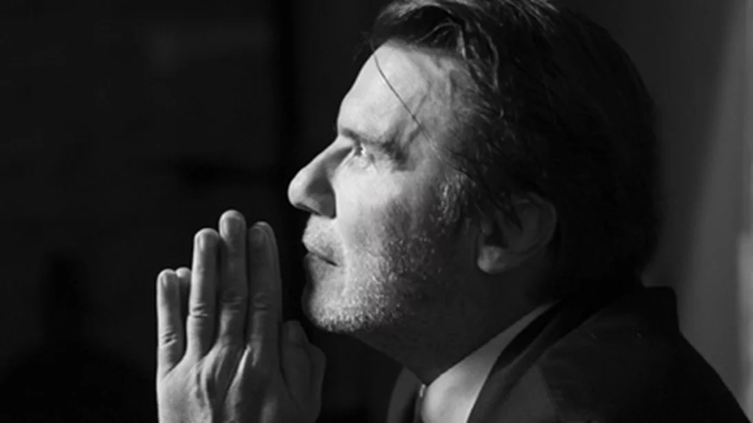 Ο Στράτος Τζώρτζογλου μάς λέει 4 πράγματα που πρέπει να ξέρουμε για το "Βροχή τα βέλη"