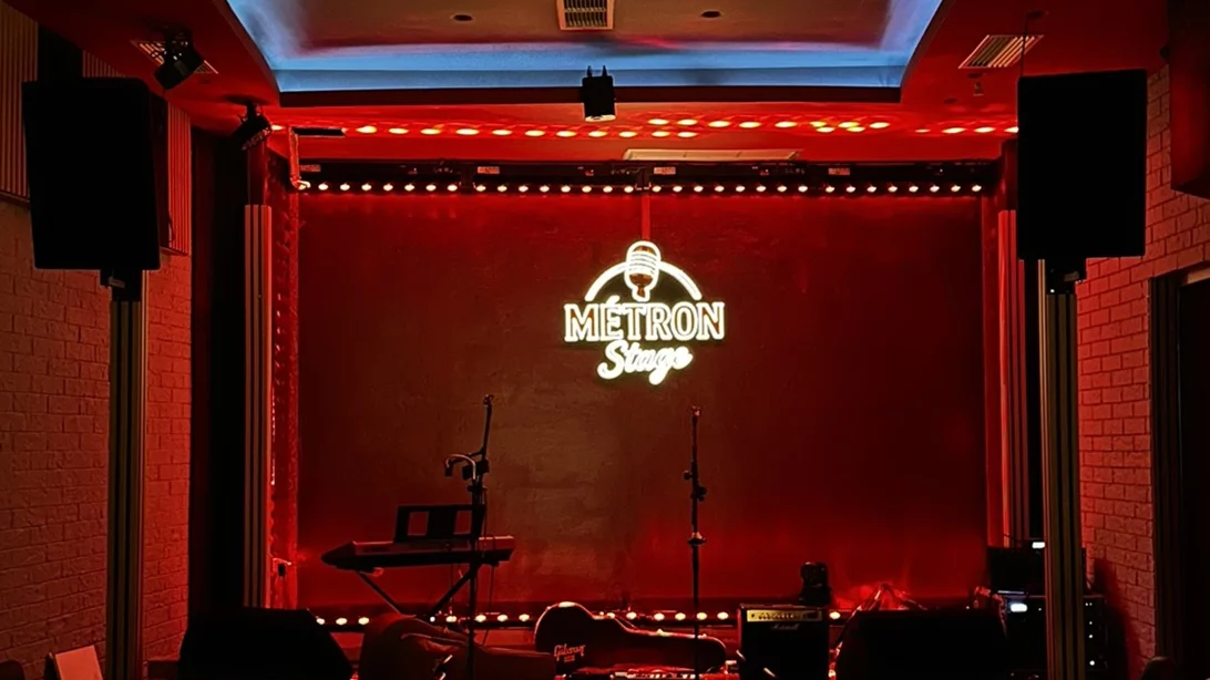 H Άννα Γούλα μας καλεί σε ένα ρεβεγιόν "αλλιώς" στο Metron Stage