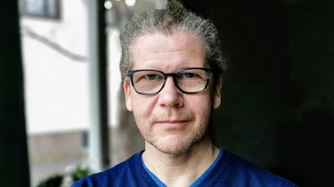 Ο ρηξικέλευθος καλλιτέχνης Charles Sandison παρουσιάζει νέα έκθεση στην Αθήνα