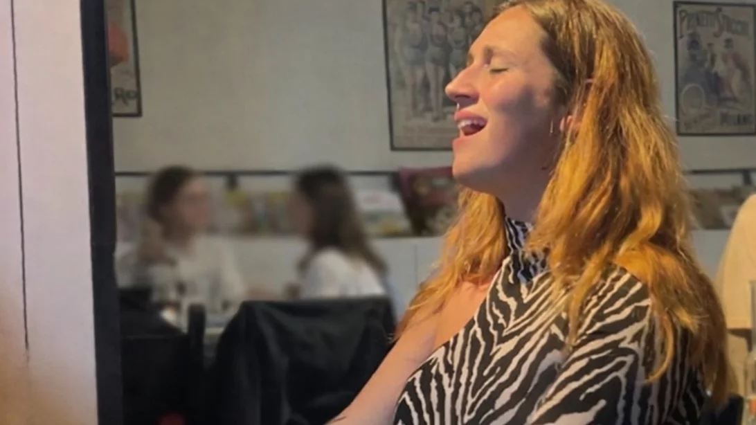 Στο "Τεϊοποτείον Στροφές" για μια ξεχωριστή εβδομαδιαία ακουστική συναυλία