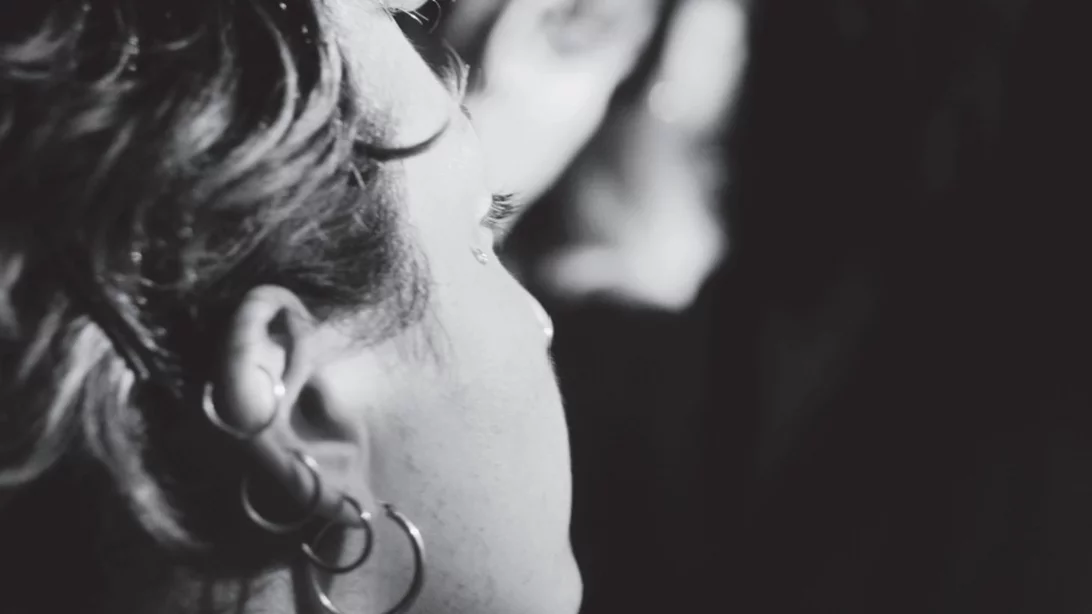 "Ραπ ντίβες": Ένα φωτογραφικό πρότζεκτ δίνει φωνή στις γυναίκες ράπερ