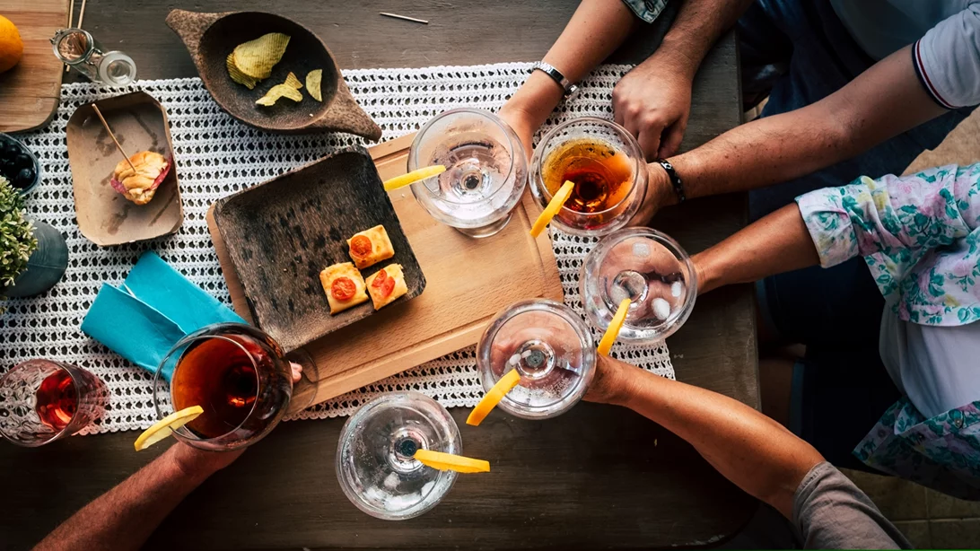 Πού βγαίνουμε για ποτό και φαγητό μετά το γραφείο;