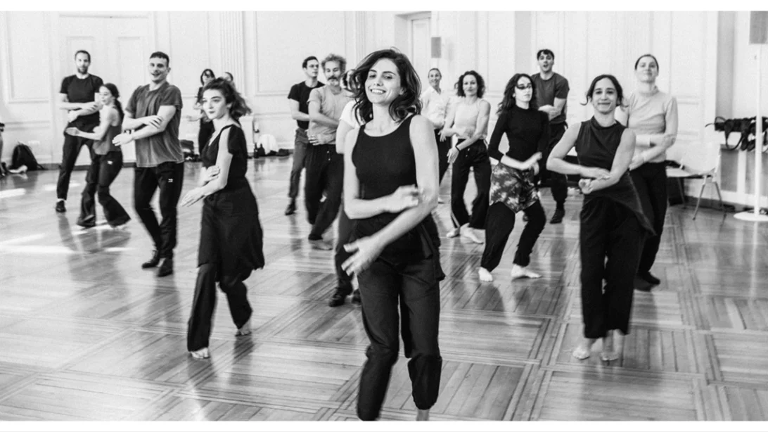 Το "Kontakthof" της Πίνα Μπάους ξαναζωντανεύει στο Εθνικό Θέατρο με ελληνικό θίασο