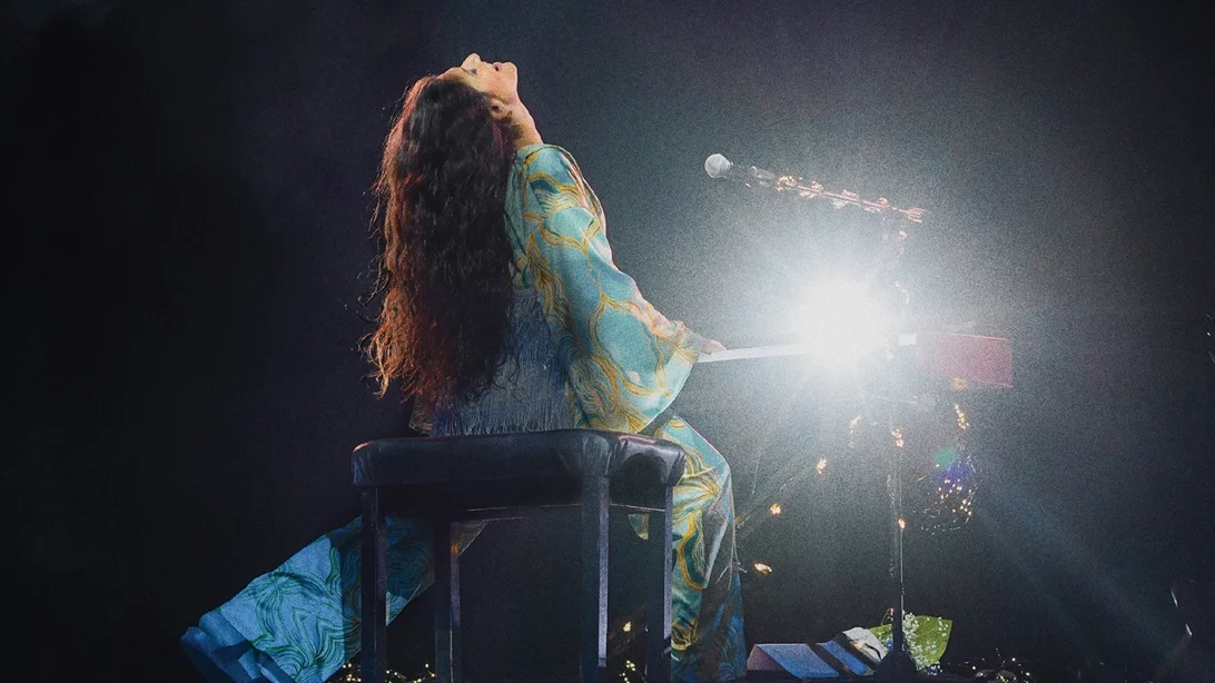 Η Μαρίνα Σπανού φέρνει το καλοκαίρι στον χειμώνα