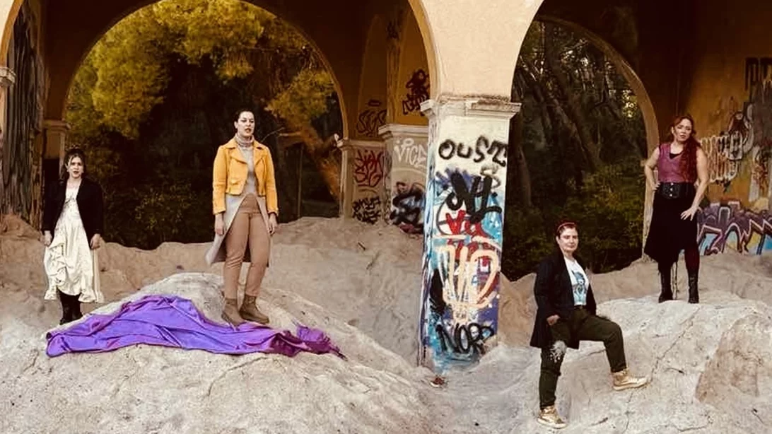 Δύο παραστάσεις με αφετηρία τη Γλυκερία Μπασδέκη όπου η γυναικεία φωνή επιτέλους ακούγεται