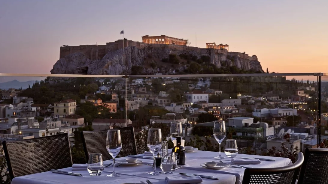 Στο 'Metropolis Roof Garden' για fine comfort α λα ελληνικά με θέα Ακρόπολη