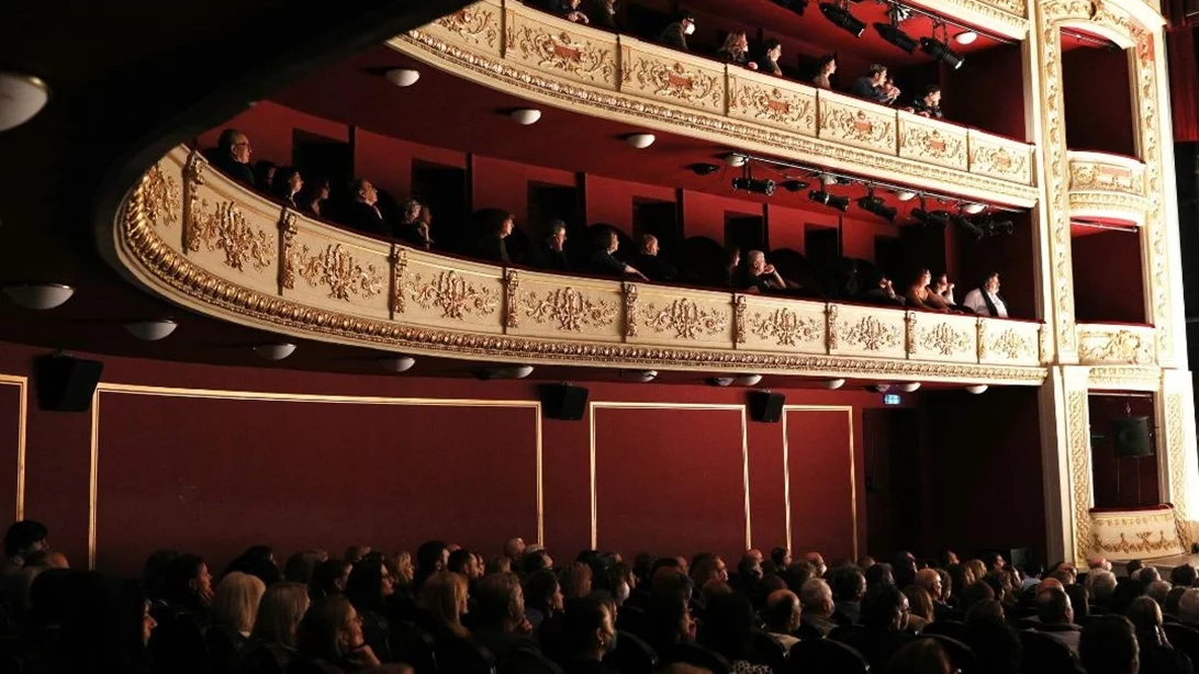 Βόλτα στον Πειραιά με θέατρο: γιορτές, ελληνικό έργο και ζωντανές παραστάσεις