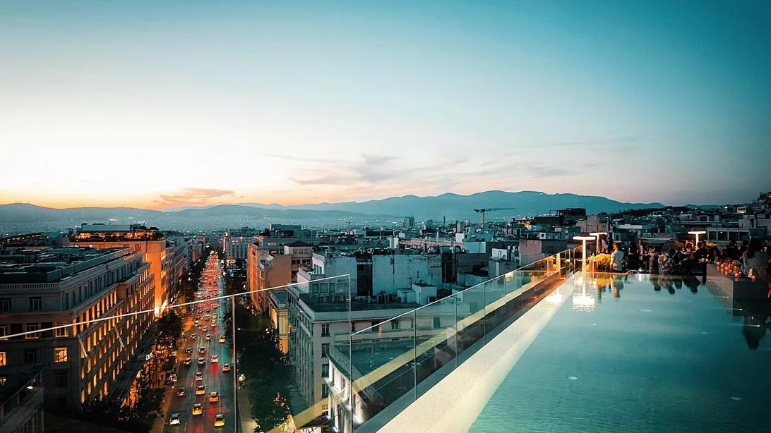 Πανσέληνος και φαγητό σε 16 ταράτσες του αθηναϊκού κέντρου