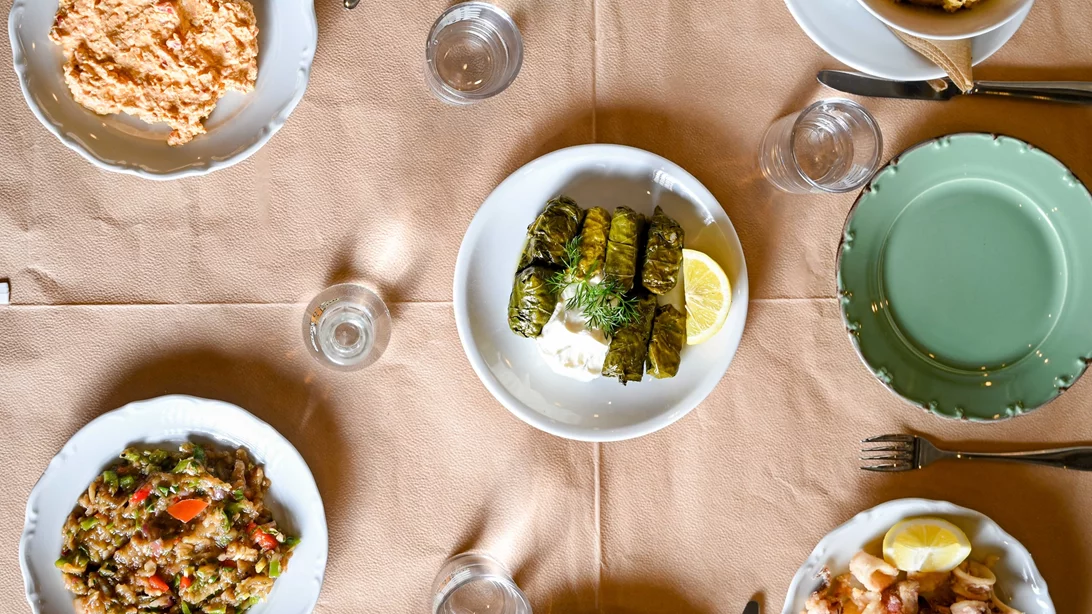 Λένε πως αυτό είναι το καλύτερο βολιώτικο τσιπουράδικο στην Αθήνα