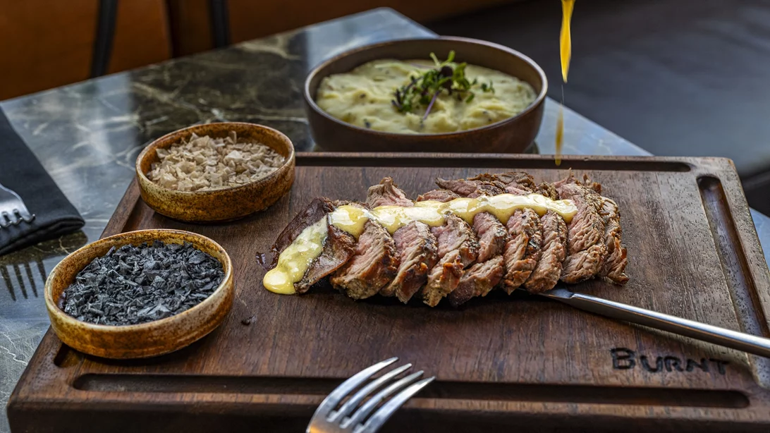 Στο BurntBone οι εκλεκτές κοπές έχουν τον πρώτο λόγο