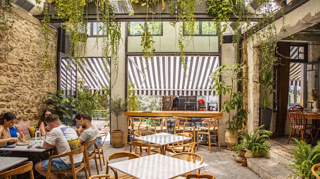 "Kalimeres Bistro": Ξεκαλοκαιριάζουμε στου Ψυρρή