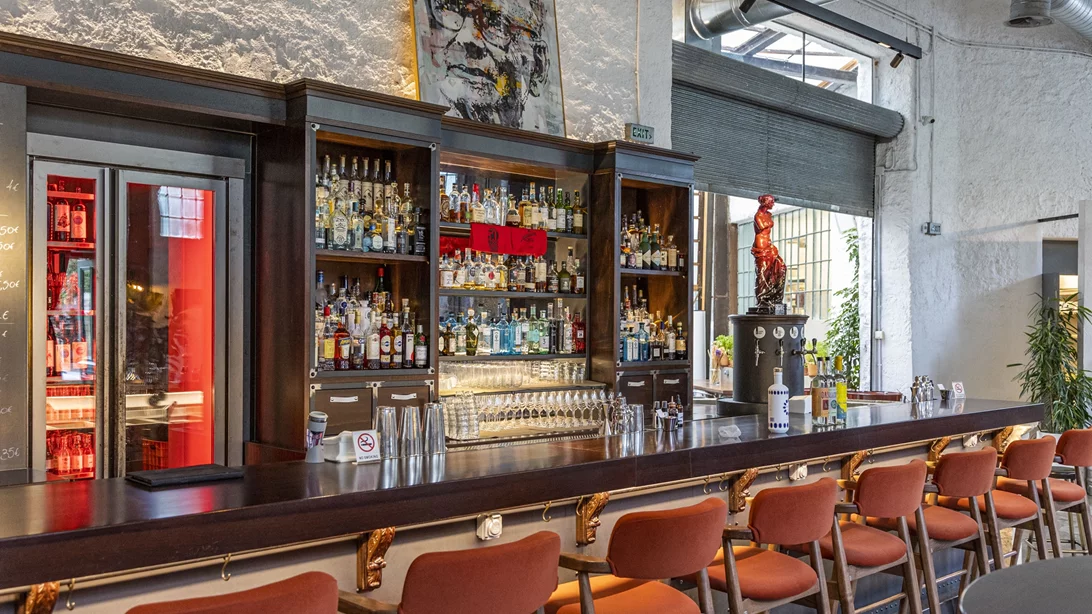 Εκεί θα βρεις κάποια από τα κορυφαία μπαρ του πλανήτη στην Αθήνα