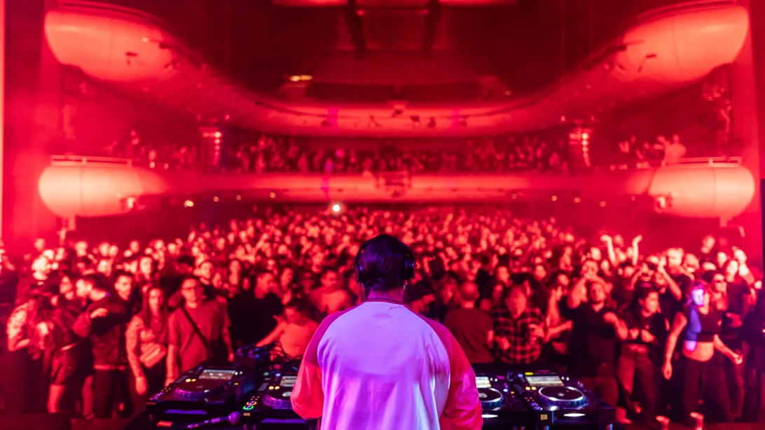 Όλοι πάνε Νέο Κόσμο: Ένα άχαστο διήμερο στη Στέγη