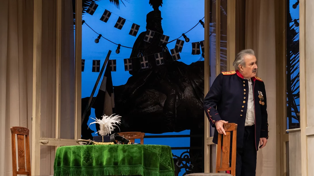 Ο Λάκης Λαζόπουλος στο Βέμπο: Τελευταία ευκαιρία για τον "Ήρωα με παντούφλες"