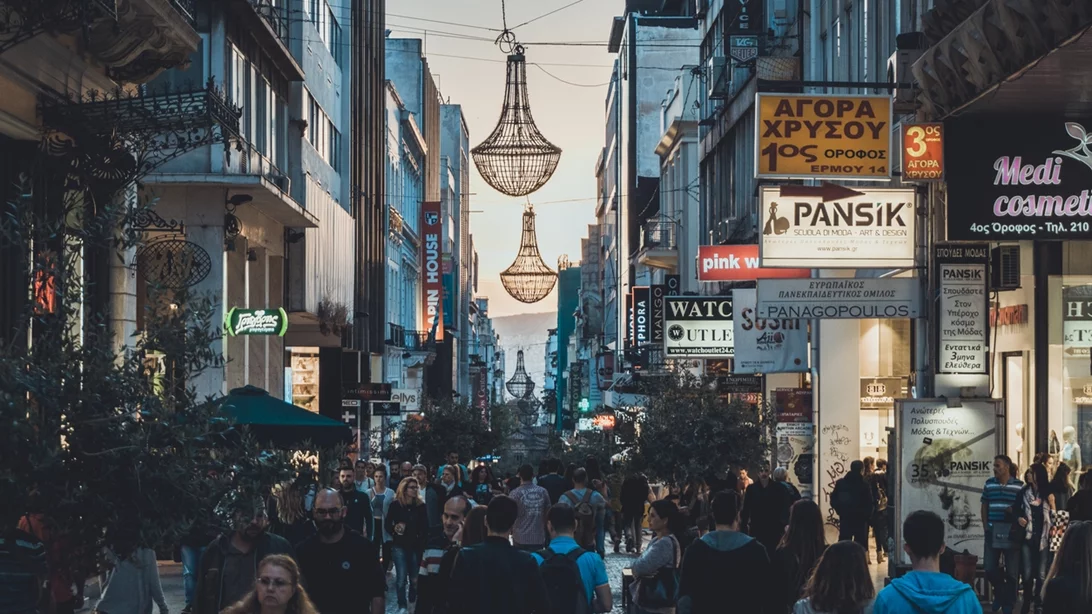 Στην καρδιά της Αθήνας, ο πιο εμπορικός δρόμος της πόλης σχεδιάζεται ξανά