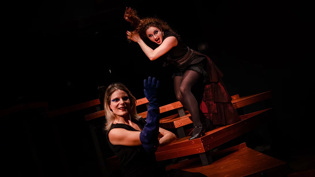 Συνεχίζουν οι "Δούλες" στο Άττις-Νέος Χώρος