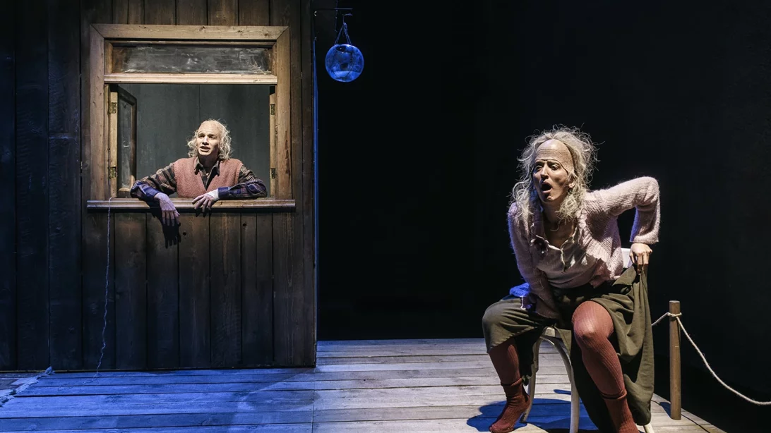 "Καρέκλες": Πρώτες φωτογραφίες από την παράσταση