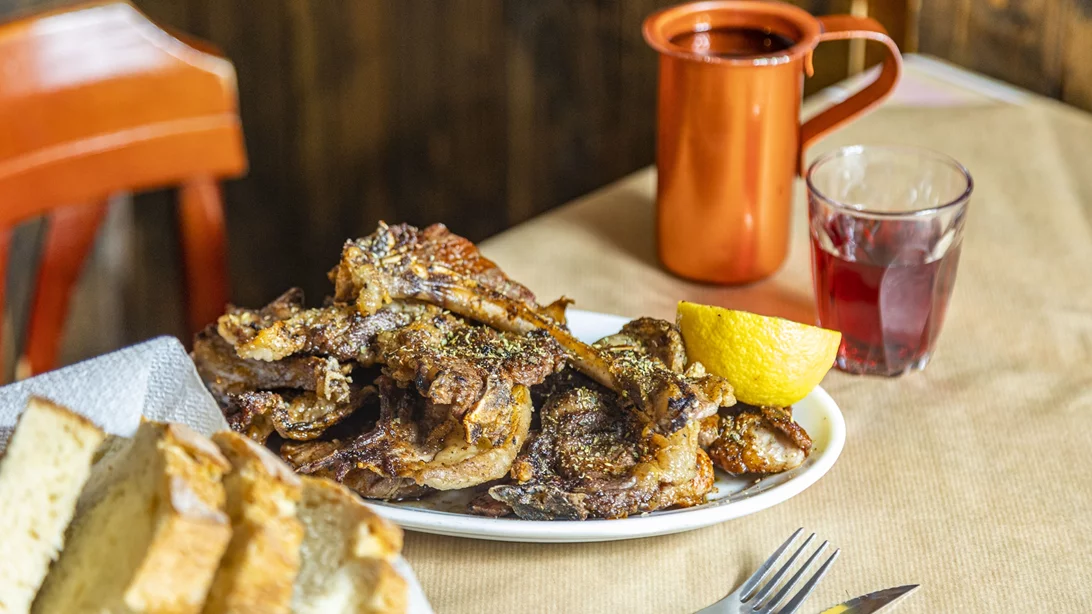 Πού τρώει (σοβαρά) παϊδάκια η Αθήνα