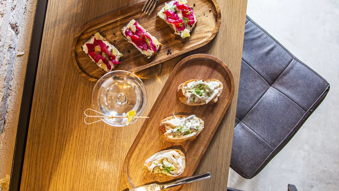 Τα νέα εστιατόρια και μπαρ που άνοιξαν το καλοκαίρι στην Αθήνα