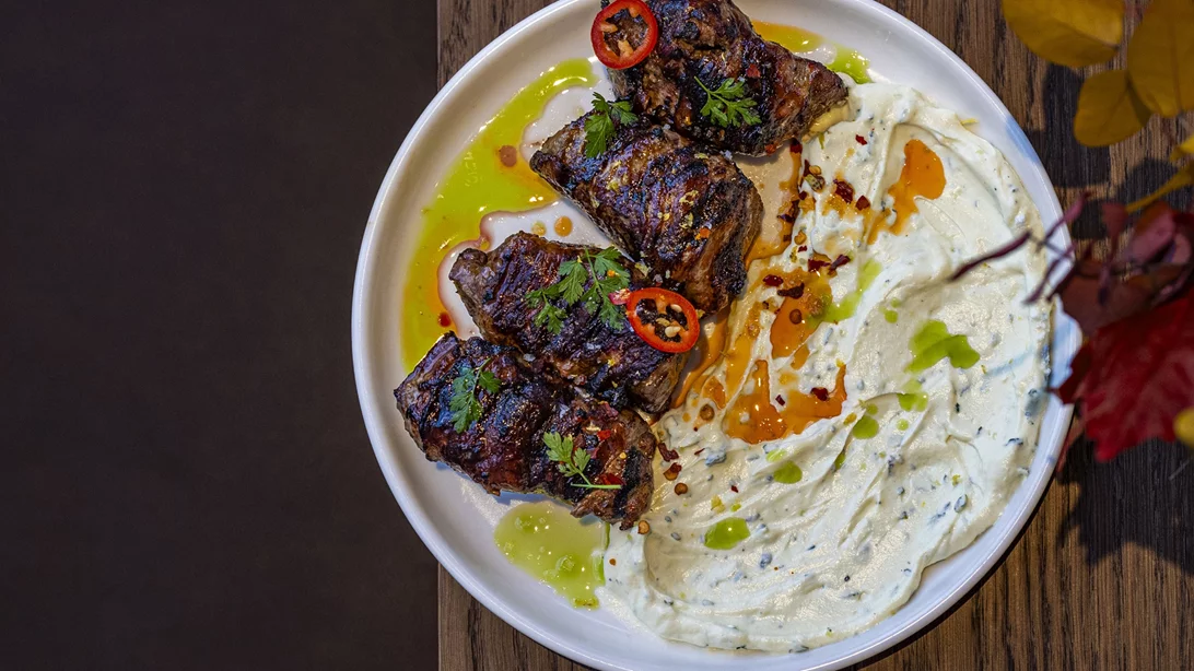 Η Striggla που σέρβιρε αρνάκι (και γαστρονομικό φρυγαδέλι)