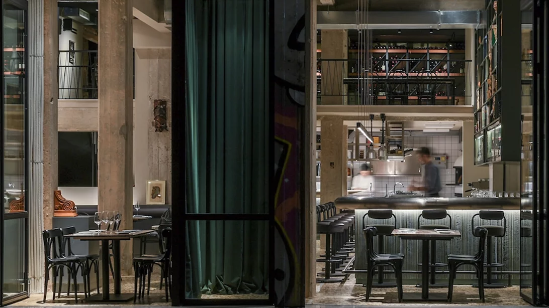 Viral πριν αυτό γίνει κουλ: Μπαρ και εστιατόρια της Αθήνας που έκαναν αμέσως σουξέ