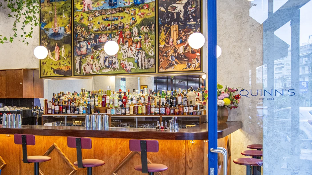 Γιατί το μπαρ 'Quinn's' στα Ιλίσια είναι τόσο δημοφιλές;