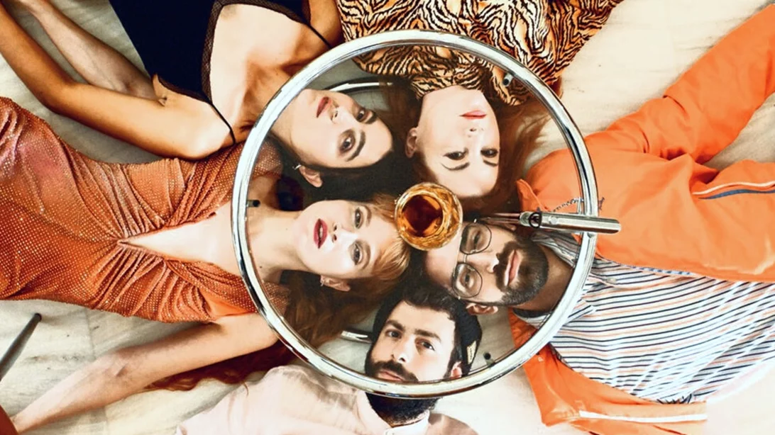 "(Love me) Tinder": Δίγλωσση performance στο Theatre of the No