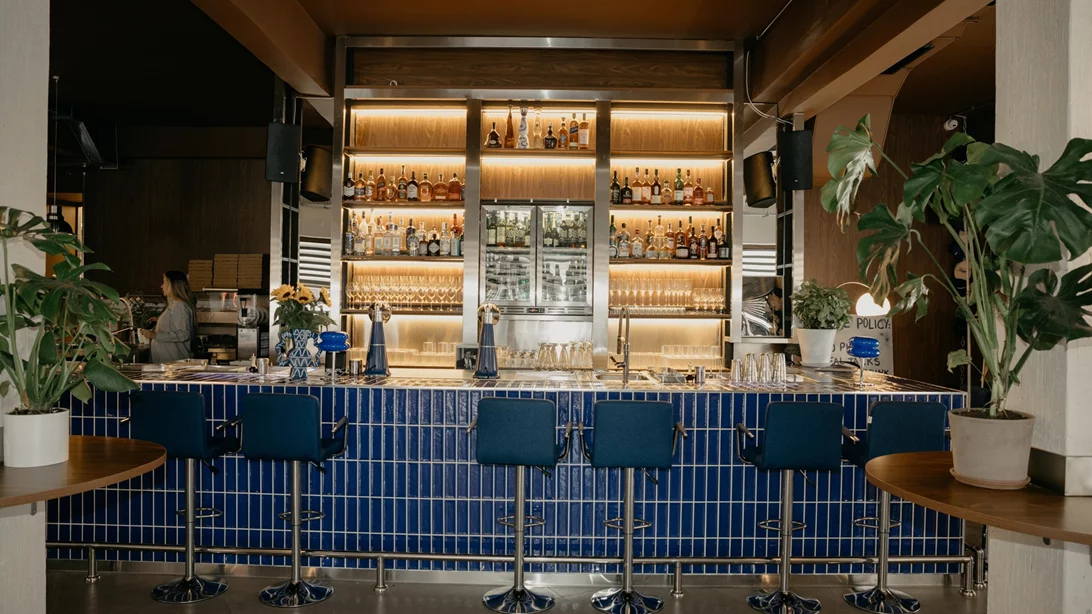 Ένα μπαρ βγαλμένο από τα 90s μόλις άνοιξε στην Ηλιούπολη