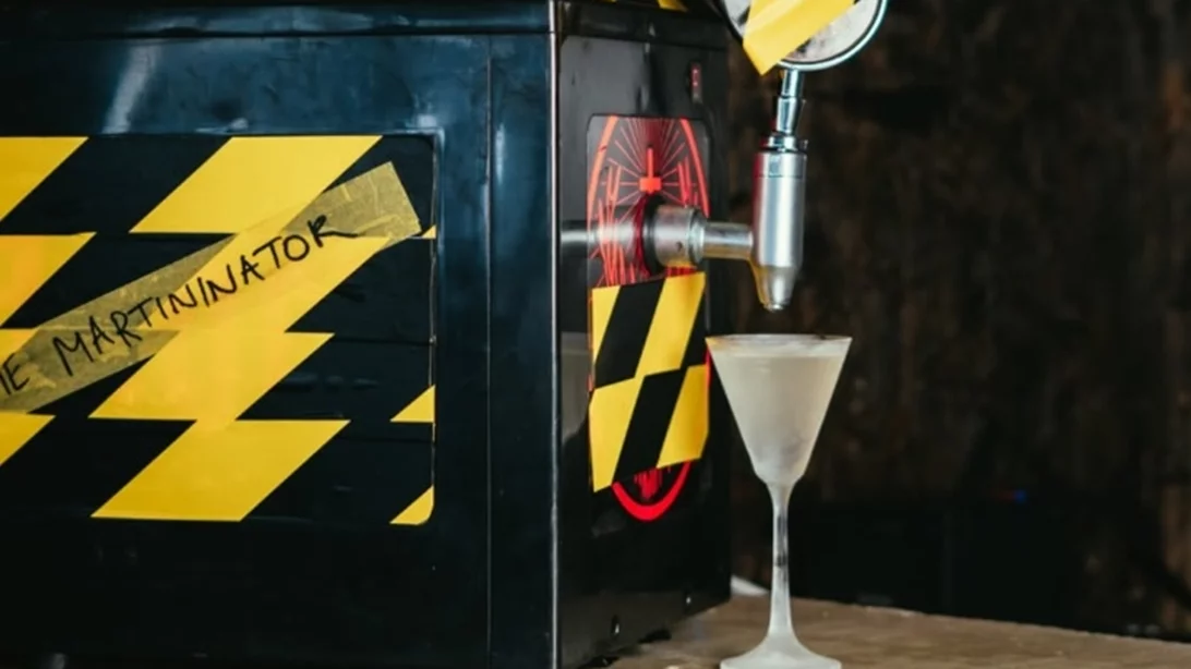 Κάπως έτσι θα πίνουμε στα μπαρ τη νέα χρονιά