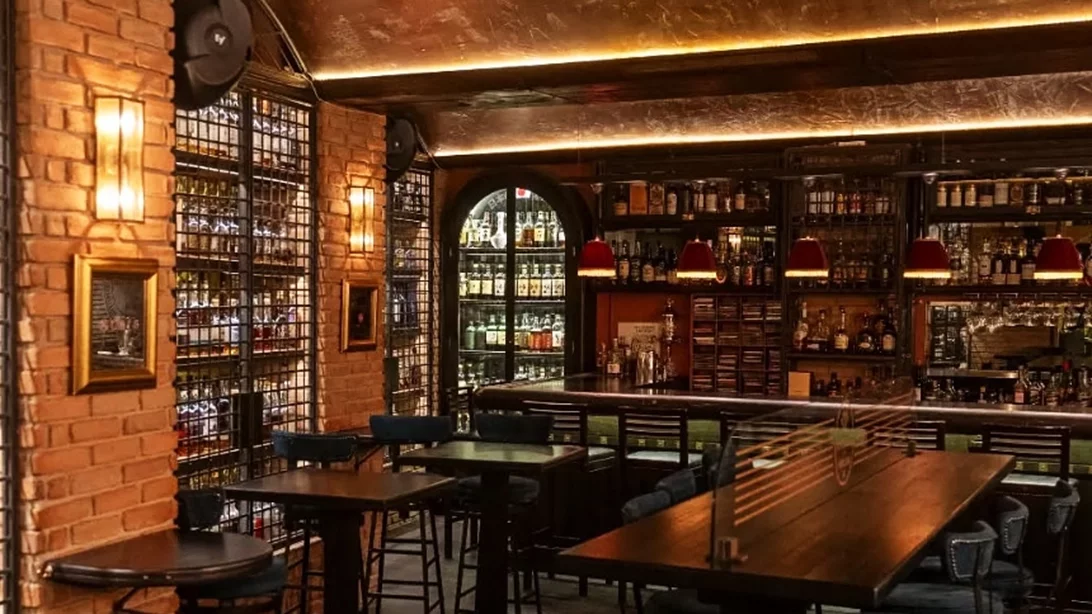 5 μπαρ στη γειτονιά του 'The Ilisian' που αξίζουν την προσοχή σου