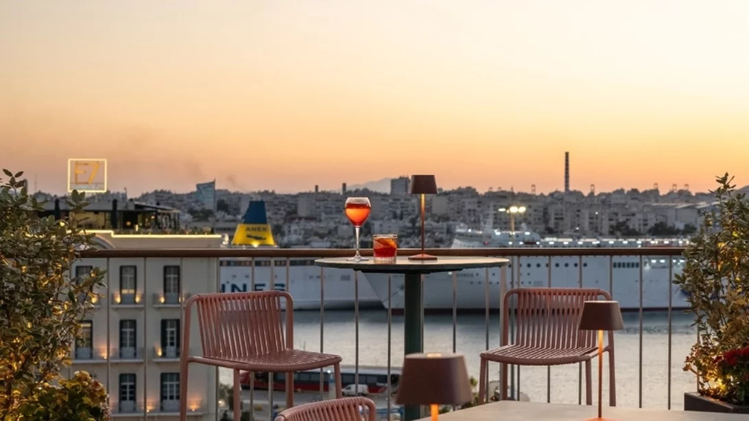 Τα μπαρ στις ταράτσες της Αθήνας και του Πειραιά