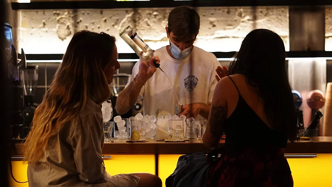 Γιατί όλοι βγαίνουν στον Νέο Κόσμο;