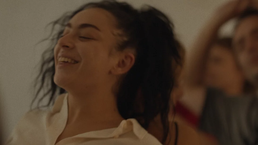 Pete Ohs, πώς έπεισες την Charli XCX να παίξει στην ταινία σου;