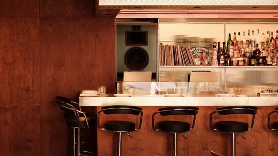 Ένα από τα καλύτερα μπαρ της Αθήνας πιάνει πόστο στο Βουλκανιζατέρ